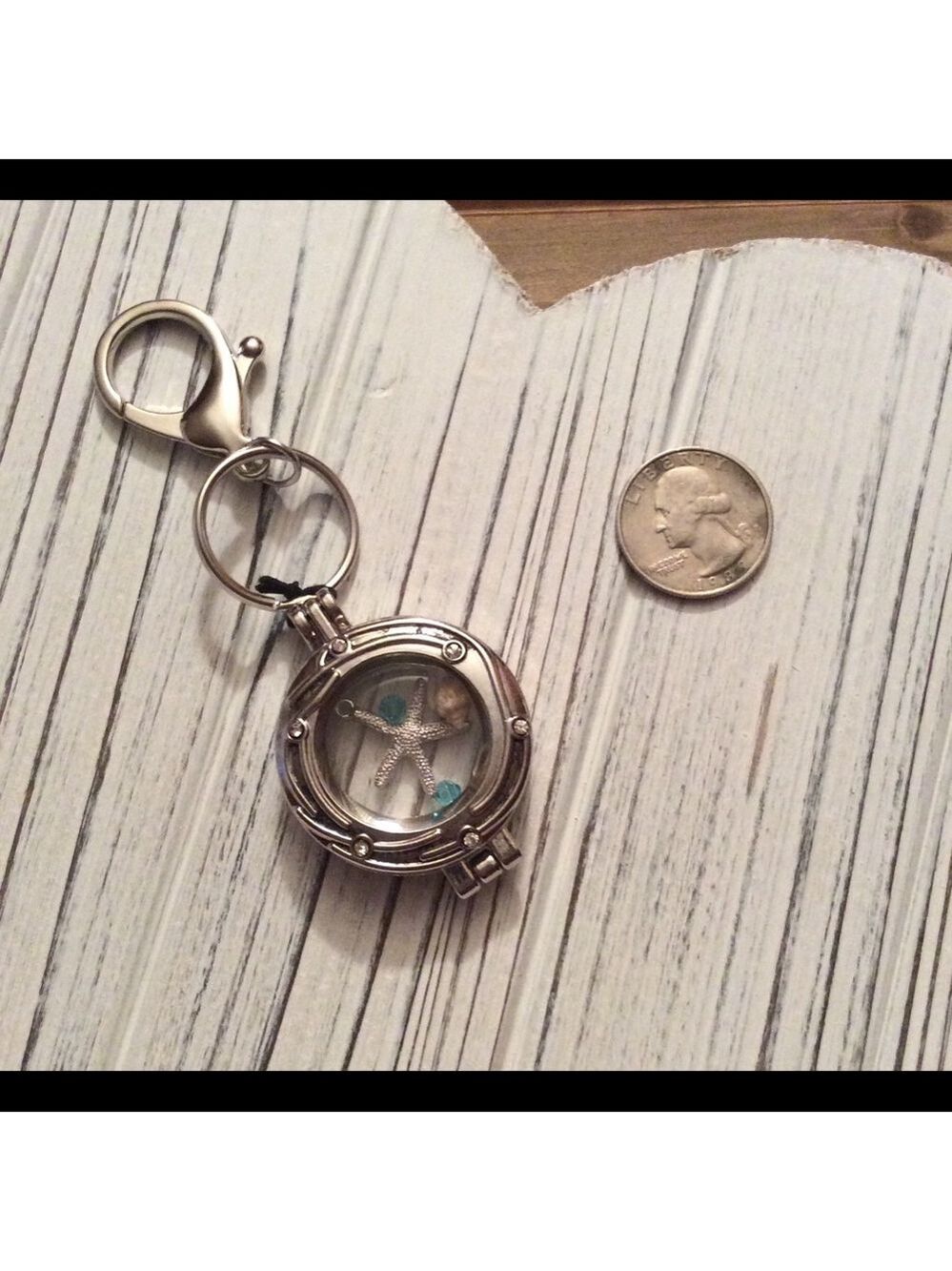 Beach Life Shell Keychain - Picture 3 of 3